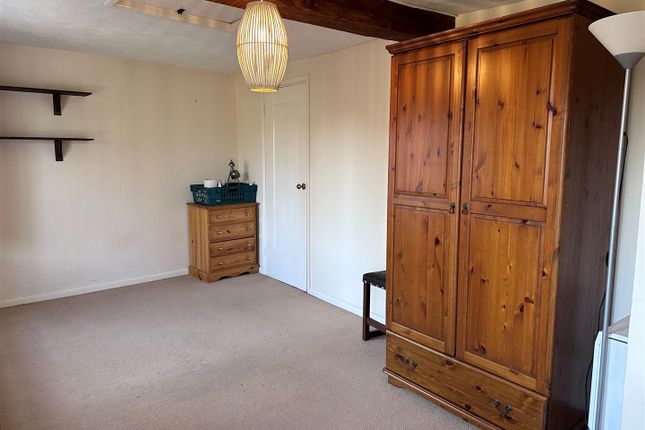 Flat for sale in The Green, Calne
