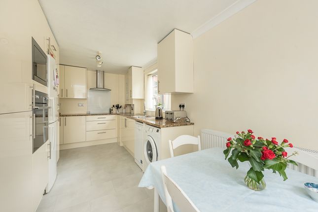 65, Myrtleside Close, Northwood photo 3