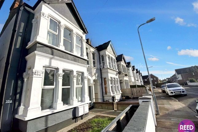 Flat to rent in Claremont Road, Westcliff On Sea