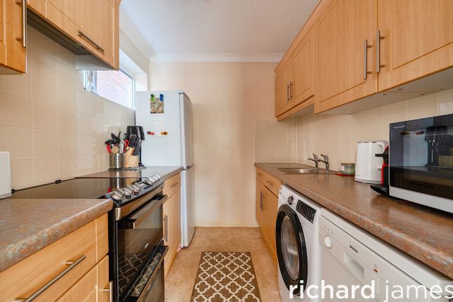 Dryden Place, Royal Wootton Bassett photo 4