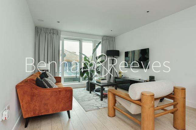 Flat to rent in Kew Bridge Road, Brentford