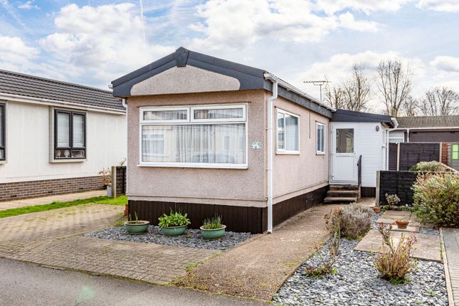 Mobile/park home for sale in Avenue Three, Meadowlands, Addlestone