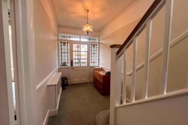 33 Rosemont Road, London photo 2