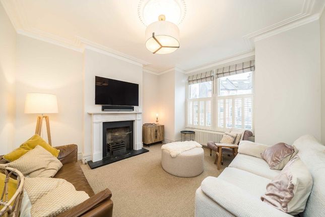 127, Ravenslea Road, London photo 2