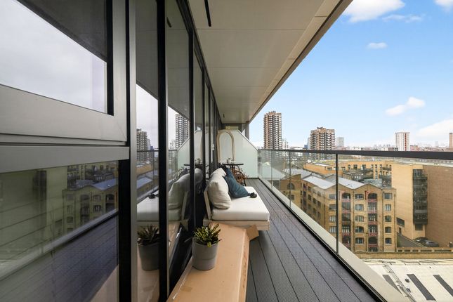 1 Merino Gardens, London photo 4
