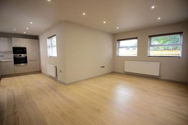 Flat 3, The Old Bakery, Station Road, Bourne End photo 2