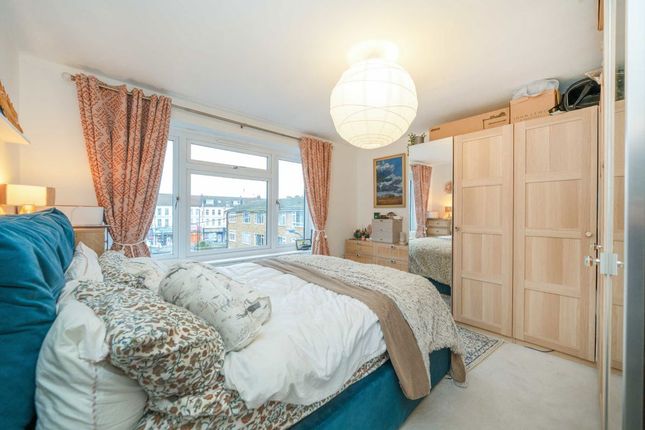 Flat 18, Langdon Court, Craven Park Road, London photo 4