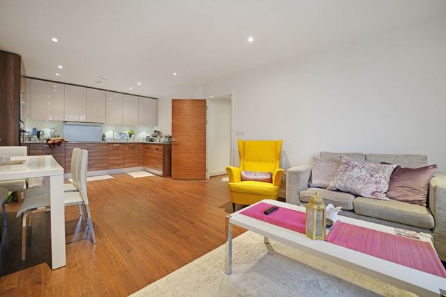 Flat to rent in Napier House, Acton