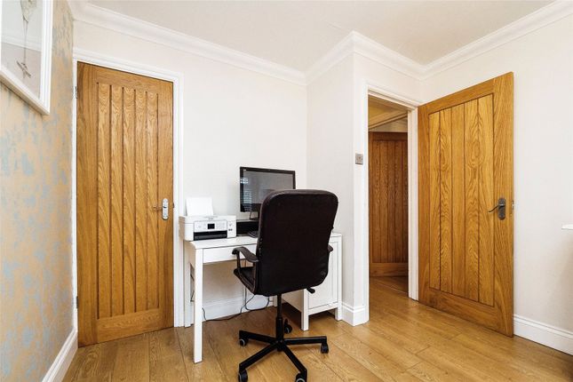 Flat for sale in Lambourne Road, Chigwell