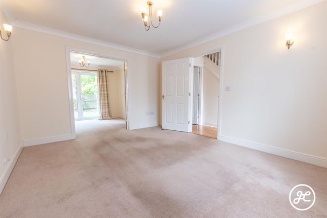 17, Avill Crescent, Taunton photo 4