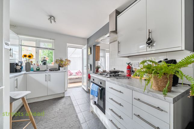 24, Auckland Road, Surrey photo 4