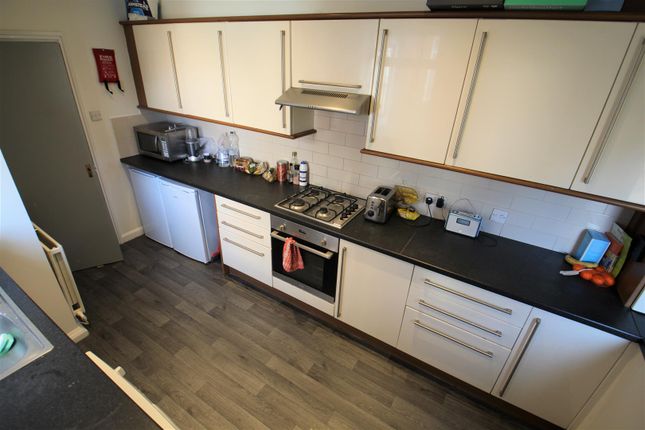 Estcourt Avenue, Leeds photo 2