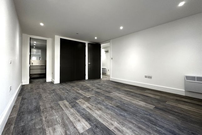 Flat for sale in Park Place, Cardiff