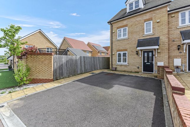 End terrace house for sale in Dunnock Drive, Chattenden, Rochester, Kent.