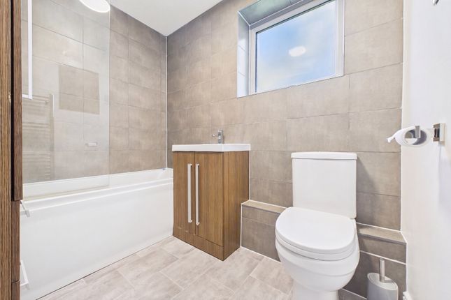 11 Calloway House,, Coombe Way, Farnborough photo 4
