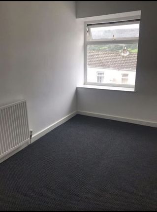 34, John Street, Nant-Y-Moel photo 4