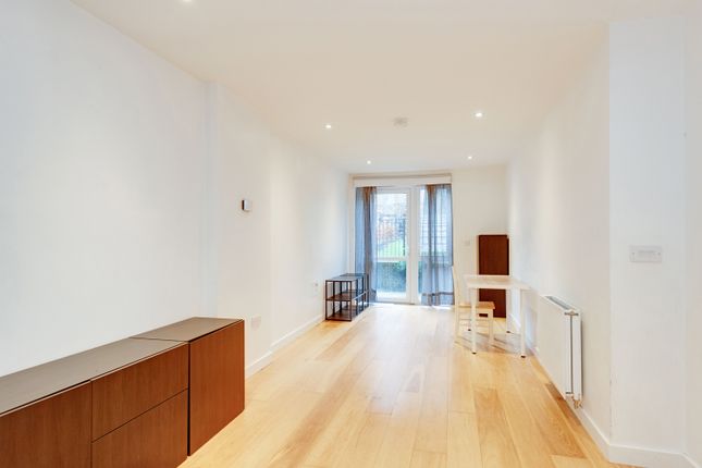 Denman Avenue, London photo 2