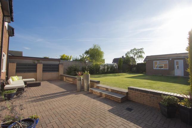 26, Rowthorne Lane, Chesterfield photo 3