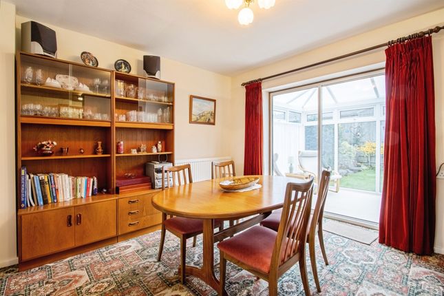 4, St. Johns Close, Leeds photo 3