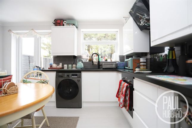 26, Dovedale, Lowestoft photo 3