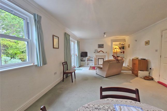 8, Egmont Mews, Midhurst photo 4