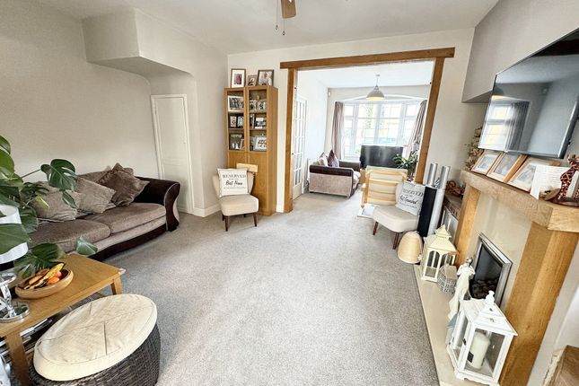 2 Savernake Road, Leicester photo 3