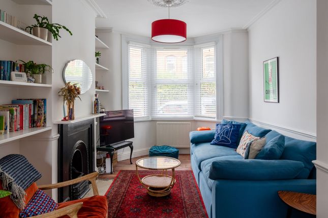 35 Newport Road, London photo 2