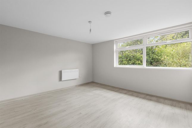 22, Pettifer Way, High Wycombe photo 2