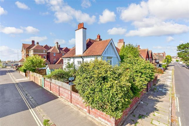 3-bed semi-detached on Irvine Road, Littlehampton, £297,500