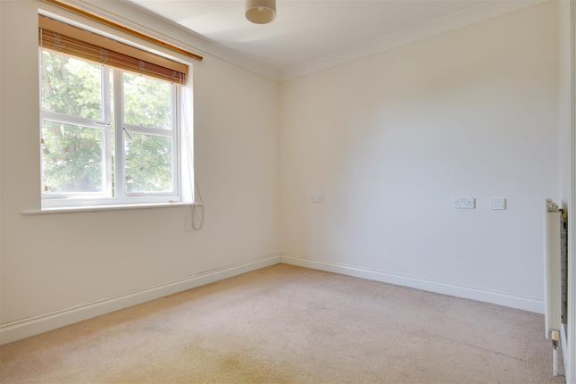 Apartment 64, Exbury Court, Hillcroft Close, Lymington photo 4