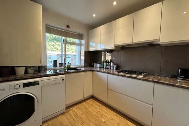 Flat 6, Heathfield Court Heathfield Road, London photo 2