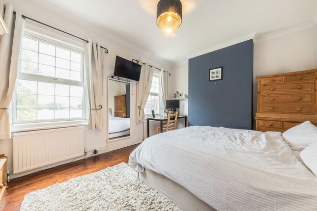 13, Quicks Road, London photo 4