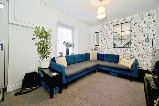 16, Hill Street, Bridgend photo 2