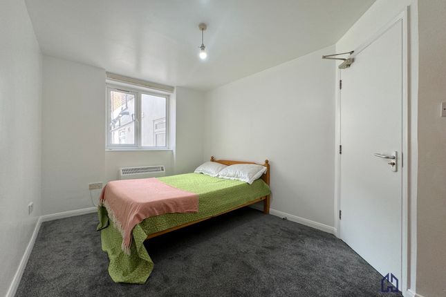 Flat to rent in Malden Road, London