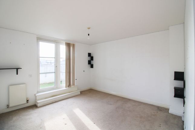 Town house for sale in Quainton Road, Leicester