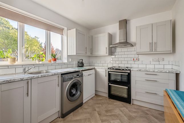 6, Lyngford Square, Taunton photo 4