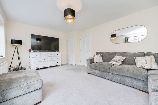 89, Skye Gardens, Dunstable photo 5