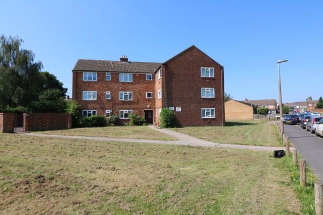 Thumbnail Flat for sale in Downfield Road, Cheshunt