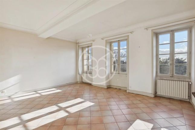 Apartment for sale in Uzes, 30700, France, Languedoc-Roussillon, Uzès, 30700, France