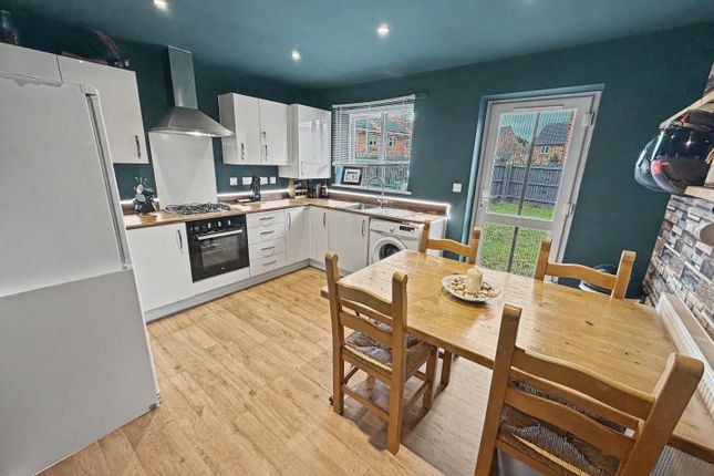 4, Dodgson Close, Rugby photo 2