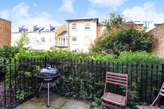 3 Welland House, 34E, Old Devonshire Road, London photo 2