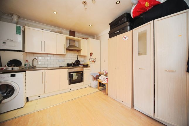 Flat 12, 34, Ashton Road, Luton photo 4