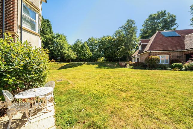 Flat 4, Morton House, King George's Drive, Liphook photo 4