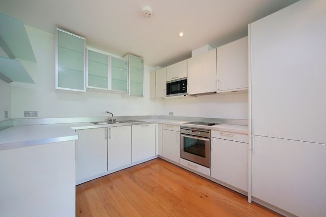 Flat for sale in Houghton Square, Clapham, London