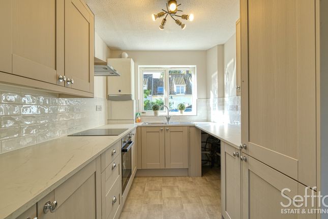 8 Manor Close, Norwich photo 2