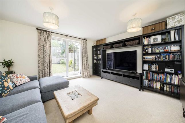 Thumbnail Property for sale in Victoria Way, London