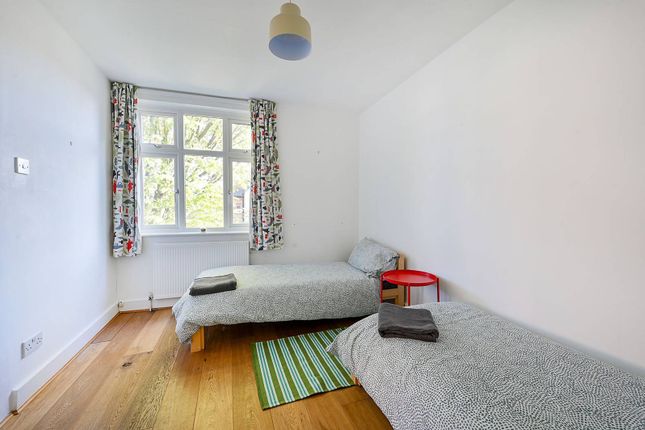 Flat to rent in Woodhurst Road, Acton, London