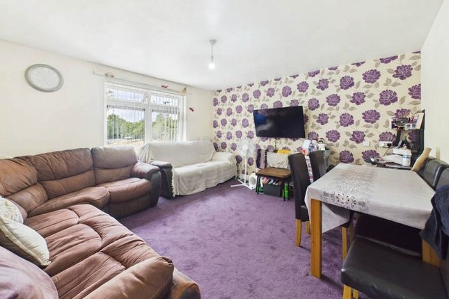 54, Wexham Close, Luton photo 2