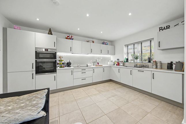9, Hulford Drive, Chesterfield photo 2
