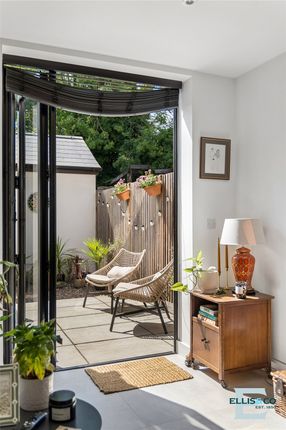 Flat 1, 30A,, Summerhill Road, London photo 4